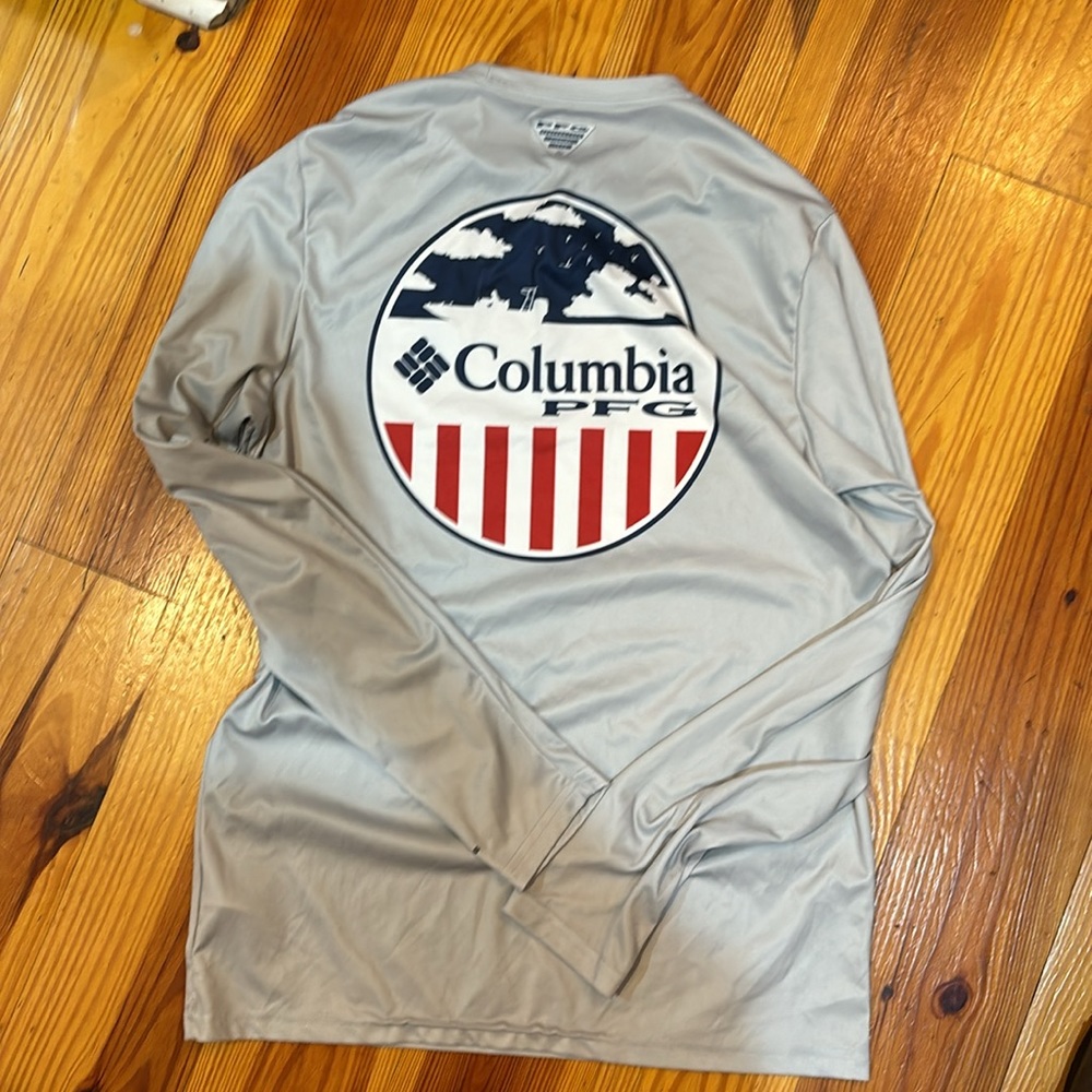 Columbia PFG shirt like new men’s small